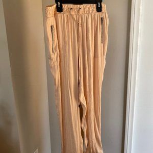 Jennifer Lopez light pink joggers